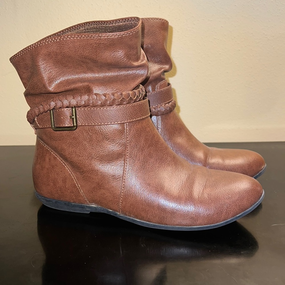 American Eagle short boots